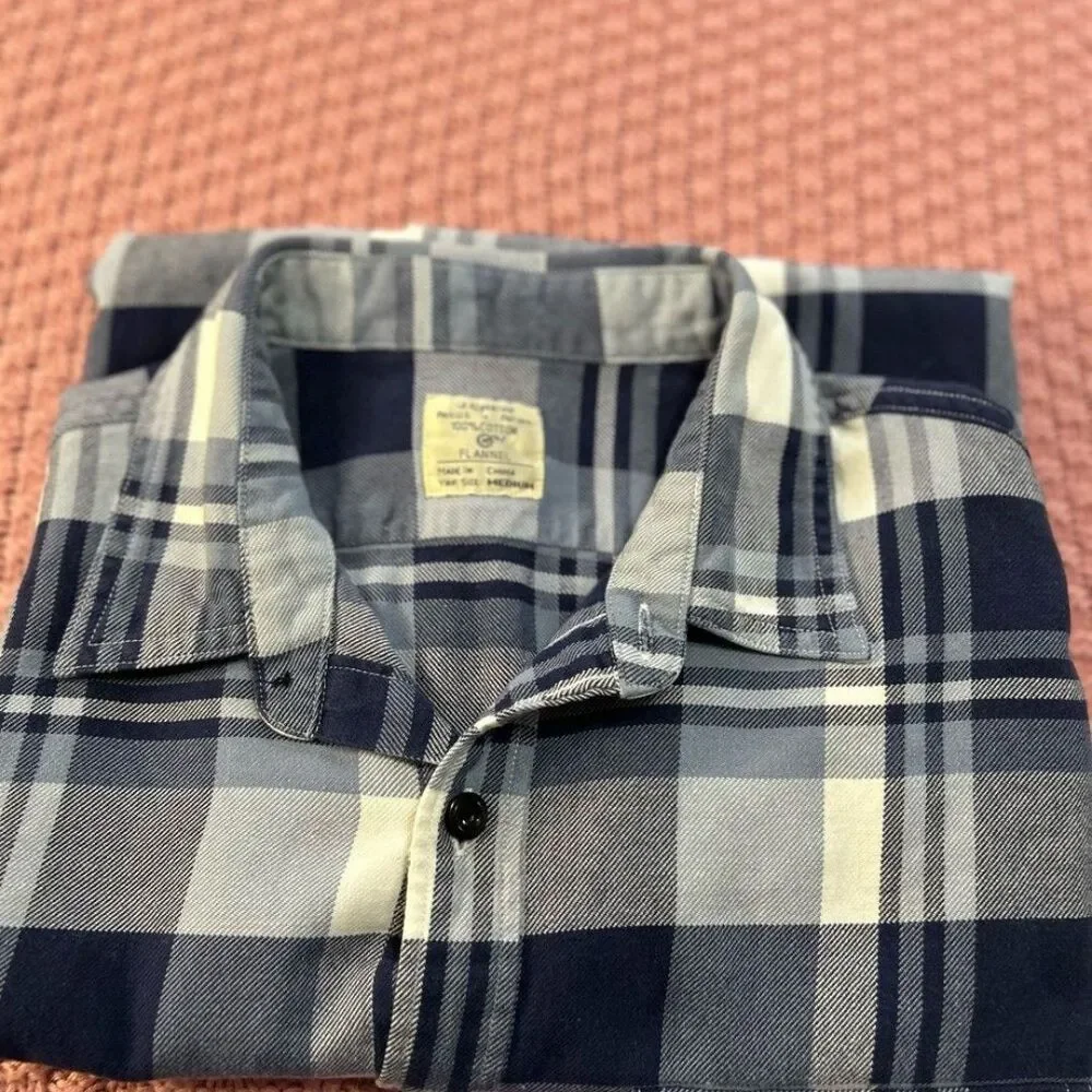 J Crew 100% cotton men's shirt flannel Button Size M . Blue and gray .